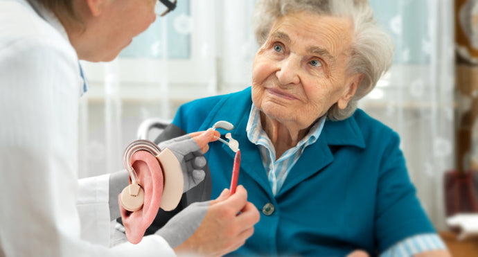 Altersbedingter Hörverlust: Gründe und Empfehlungen zur Behandlung